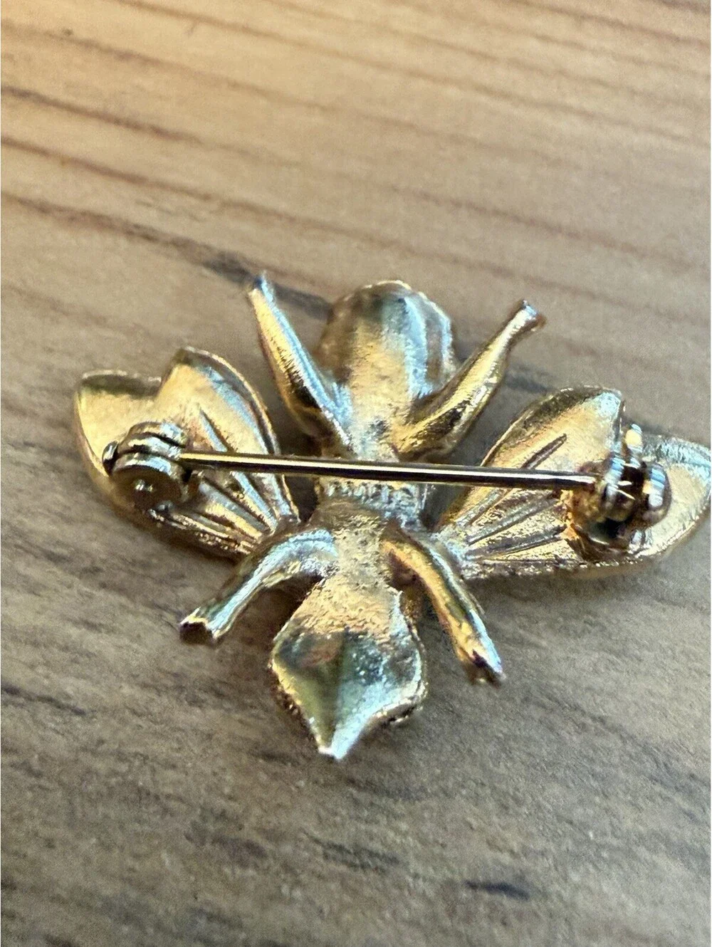 Signed Crystal BEE  BROOCH Pin Clear Rhinestones Green Eyes Gold Tone